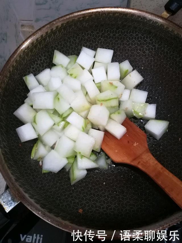 锅中|入秋后多吃冬瓜,和豆腐简单烧一烧,鲜香入味还下饭