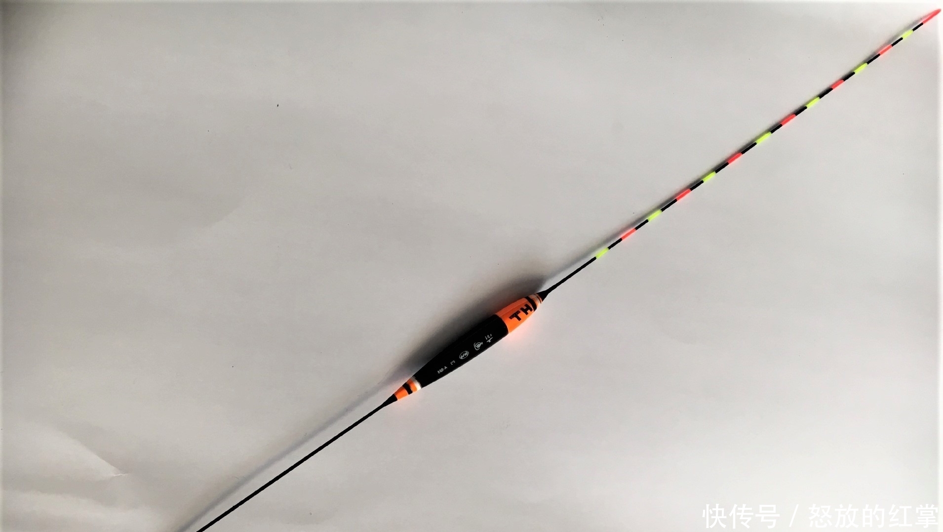 鱼乐|电子漂与普通浮漂调漂一样?夜钓是钓深钓远,还是钓近钓浅?