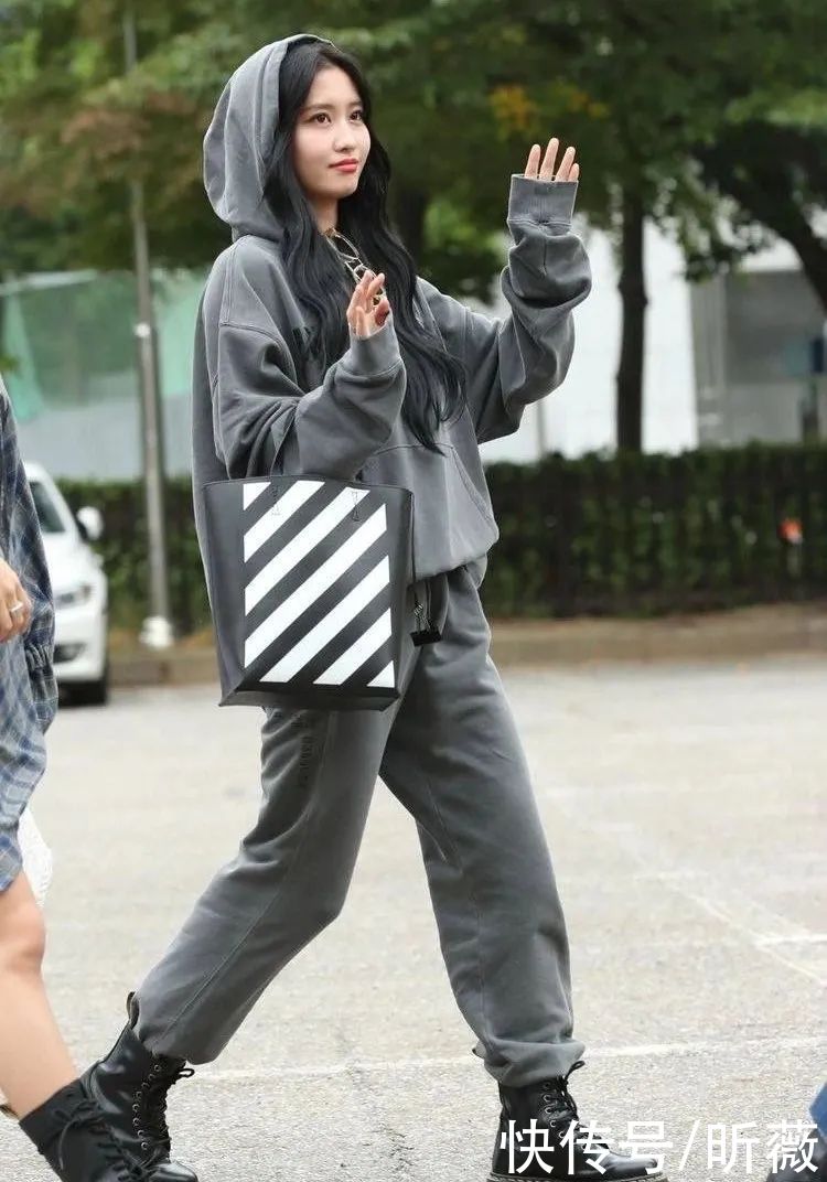  跟着|跟着BLACKPINK Girls穿运动套装，我可以5分钟内漂漂亮亮出门