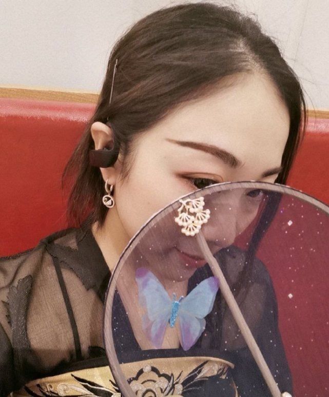 双人滑冰|90后花滑隋文静,曾晒腹部线条,身着薄纱汉服,透露朦胧美感