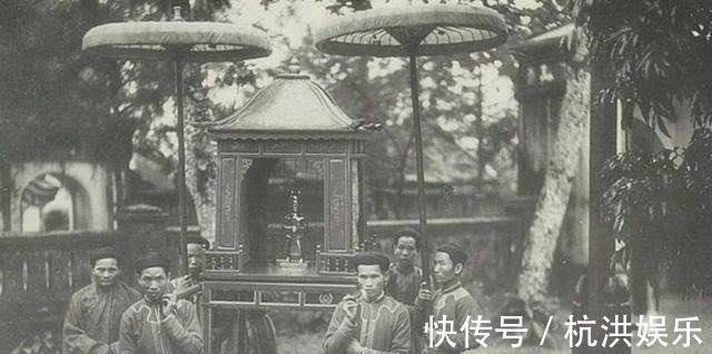 南国$这个国家建国后,做的第一件事就是废除汉字,结果现在出问题了!