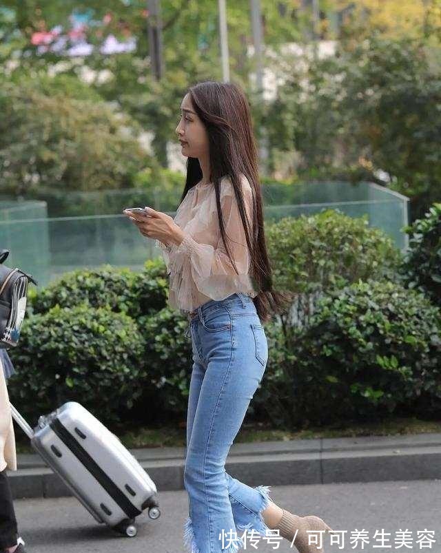 打底衫 黑色打底裤搭配性感上衣,偏甜美风,突出你的身材比例!