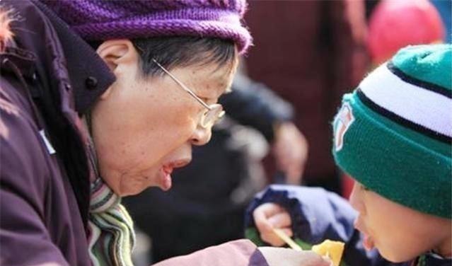 饲养员|女儿跟奶奶生活3个月,“胖若两娃”让宝妈不淡定饲养员太称职