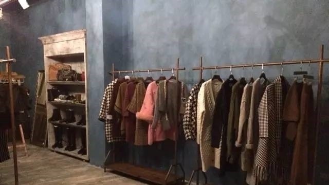 卖家|实体店卖家：顾客拿着手机查同款网购价，直言不卖就去网上买
