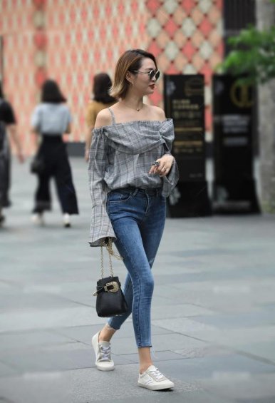 精致在于整体穿搭的美感，这个美女就是一个很好的例子！