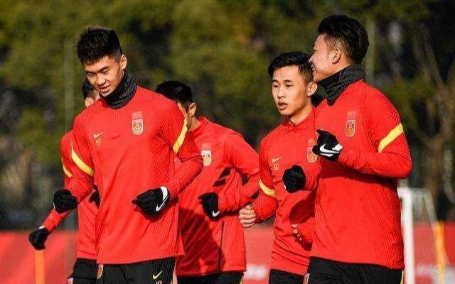 李霄鹏|早上5点!北京媒体曝争议猛料:李霄鹏做出意外决定,国足成笑话
