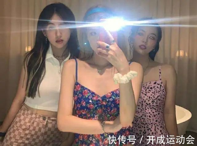 韦世豪|韦世豪未婚妻三亚度假,露肚脐短裙,宛如水莲花!吴雅闺蜜更水灵