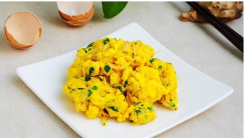 鸡蛋别再用油炒了,跟我学这么做,成品水水嫩嫩的入口即化太棒了