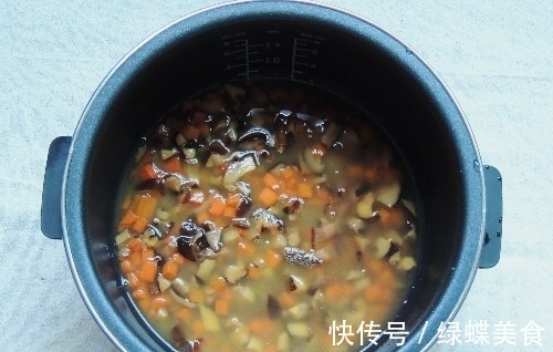 懒人|夏天的懒人焖饭，饭菜一锅出，有肉有菜营养均衡，比外卖还省时