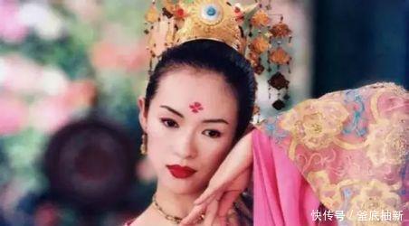 美人|她曾貌美如花，公子哥为其倾家荡产，晚年却沦落街头，靠卖唱为生！