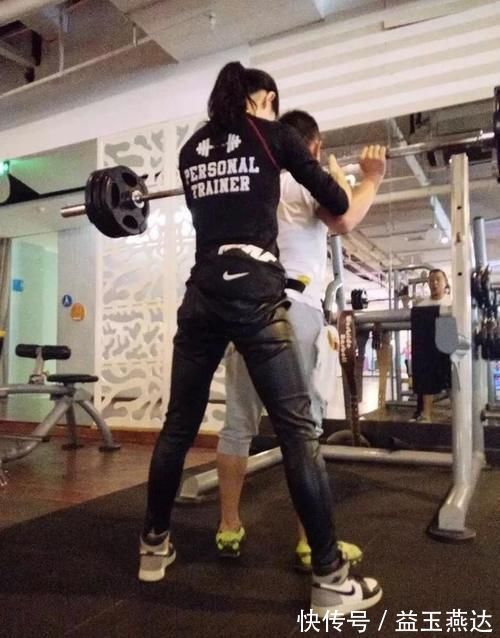 妹子|中国妹子拿下比基尼冠军，只用三个月，还用手臂夹碎苹果