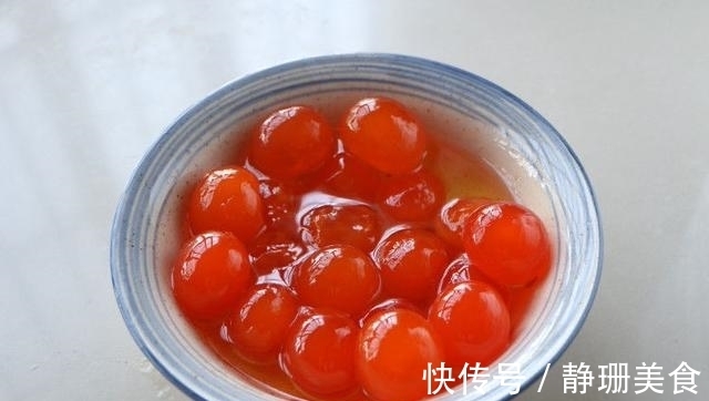 经典糕点蛋黄酥做法，7步就可上烤箱，外酥内软好吃不用花钱买