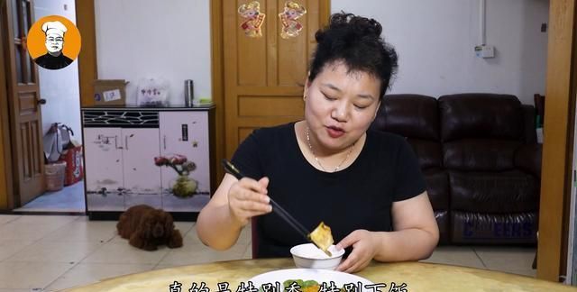 下饭|青椒用擀面杖压一压，没想到这么好吃，香辣开胃又下饭，解馋