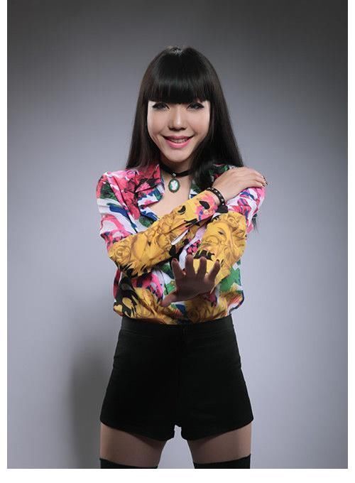 代言費(fèi)|走紅后就膨脹,穿襪子要4個(gè)人伺候,從上億代言費(fèi)淪落縣城賣唱