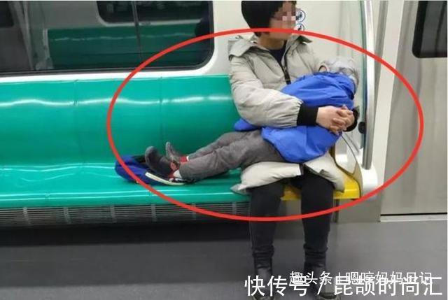 地铁|宝爸和5岁女儿等地铁照火了,好教养藏不住,这才是高级别的炫富