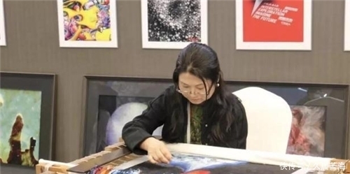 她用一根针绣宇宙星空,美国宇航局想高价强买,她:只能留在中国
