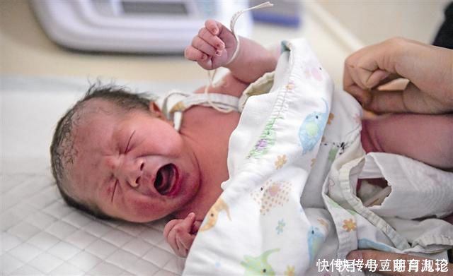 胎儿|孕肚挺大，生出来的宝宝却很小，这是为什么？4种情况孕妈要清楚