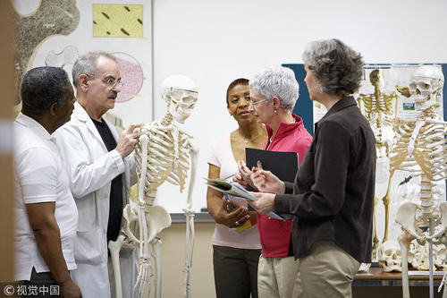 平时吃盐吃不对，可能带来4个健康危害，科学吃盐知识需知晓