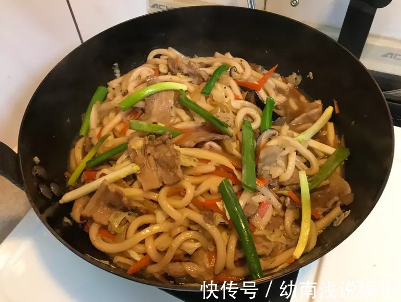 鱼片|雨天吃点啥？大叔教你日式炒乌龙面，爽滑Q弹，吃过一次就忘不了