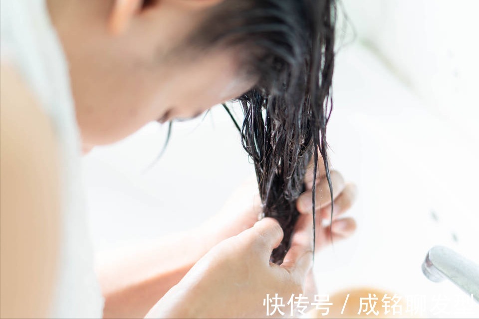 光泽度 洗头发时必须用护发素吗?不用发质会变差?靠谱的做法是这样的