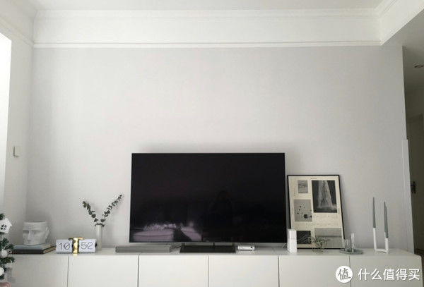 背景墙|越来越多人不吊顶、不做电视背景墙，改用更省钱方案，简约又漂亮