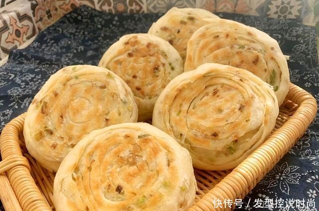 天冷,早餐女儿就爱这一口,外酥里软,一咬掉渣,顶饱又抗饿