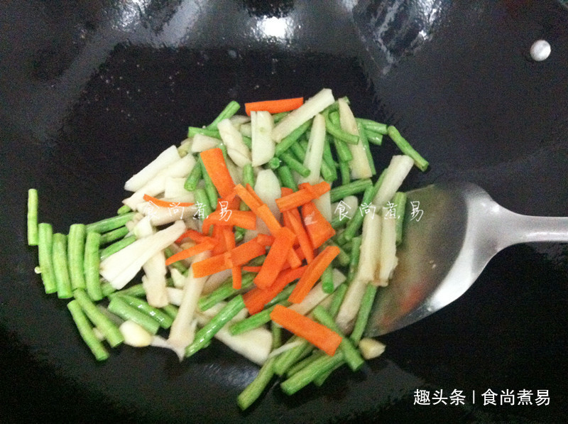 爱美的女性不妨多吃此菜，清爽低脂，养血生肌，不用化妆品