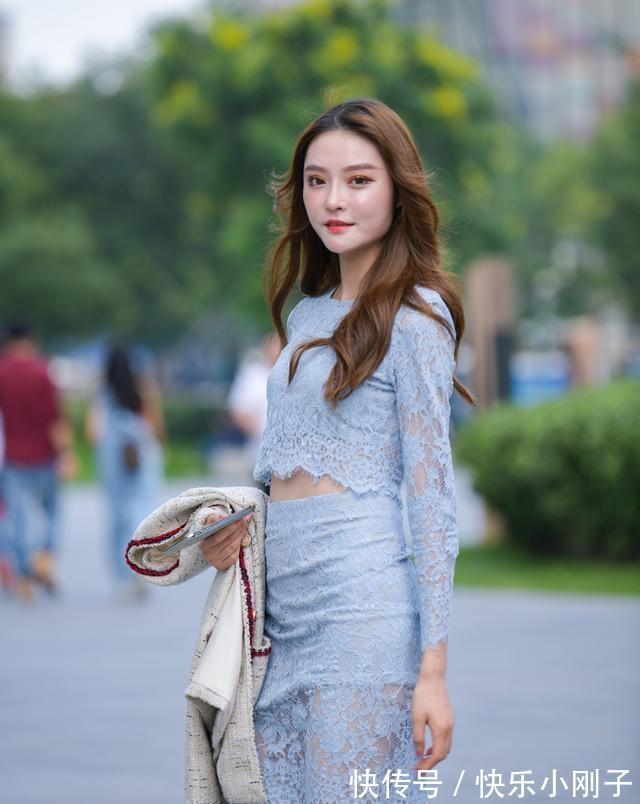 膝盖 连衣裙的穿搭少女感十足,拥有了气质与优雅,女人味十足