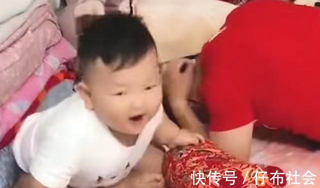 弟弟|宝妈把儿子交给弟弟带一天,弟媳发来视频,宝妈:难为你了,弟弟