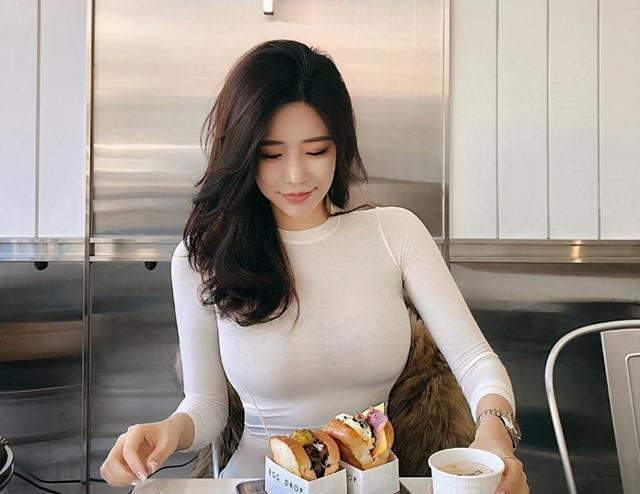 魅力女神|高颜值的韩国“魅力女神”，拥有完美身材，坚持运动是关键