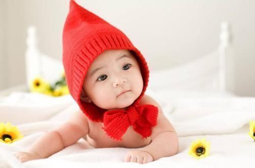 喝奶|“妈,娃睡了”,宝宝喝完母乳就睡,奶奶及时查看,救了孩子一命