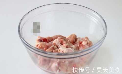 这道菜孩子们都爱吃，跟米饭是绝配，好吃易做，冬天吃最好