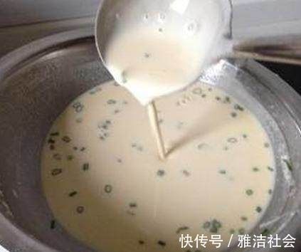 老阿姨的营养煎饼食谱，5分钟就学会了，路边摊就别再吃了