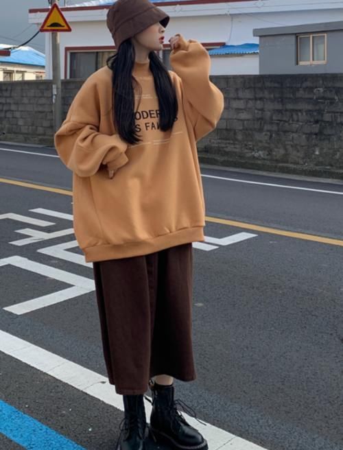 下装的选择|春天卫衣别搭紧身裤了,如今网红都爱“chic风”,又潮又个性