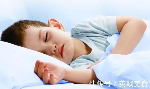 医生|老人说“贪睡孩子长得快”,是真的吗?医生:有道理但不全面