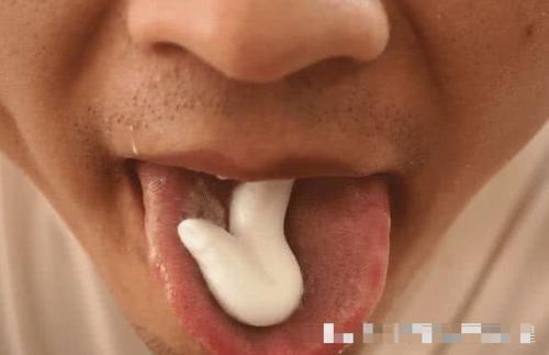 把牙膏挤在“舌头上”，好多人不知道有啥用，一般人我不告诉他！