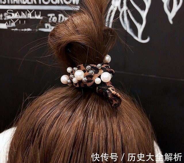 发夹|建议女士们出门,别披头散发!一定要扎个头发,不仅减龄更加干练!