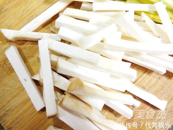 医生不会告诉你,它是强碱性食物,补血防脱发,上年纪的人要多吃