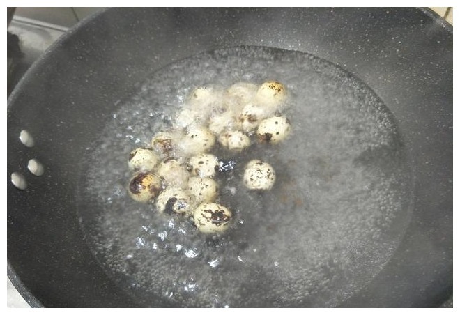 吃1次就夸赞，吃2次就上瘾，鹌鹑蛋简单一做，熊孩子不挑食了