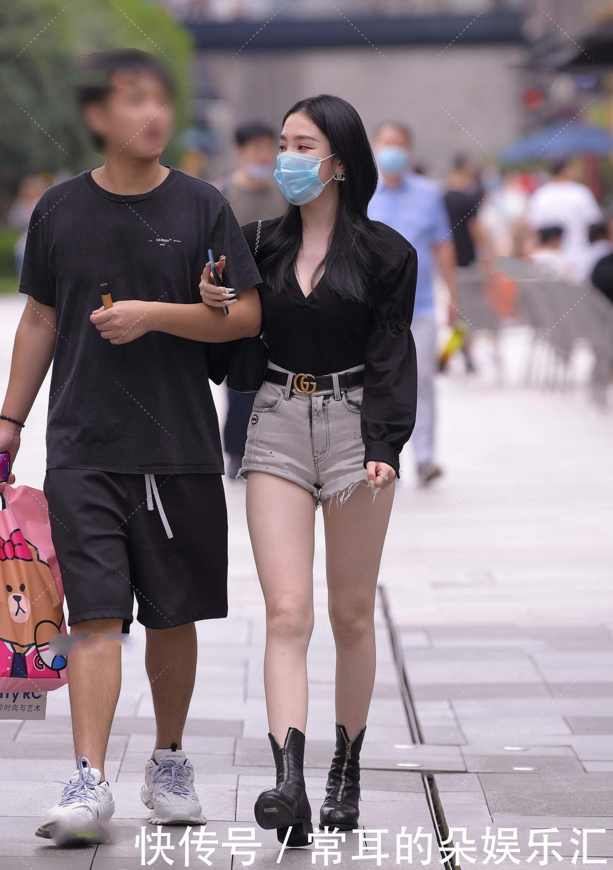 搭配|黑色复古宽肩上衣，搭配一件灰色裤子，展现温优雅又时尚的轻熟风
