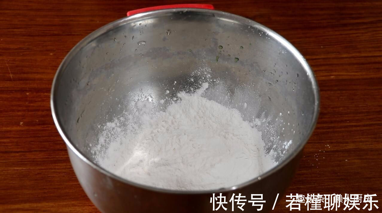 青团别去外面买了，教你详细做法，糯糯的外皮，软糯不粘牙