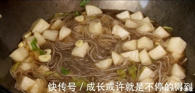 毛钱|天冷了,遇到这菜别错过,2毛钱一斤,锅中炖一下,比吃肉还下饭