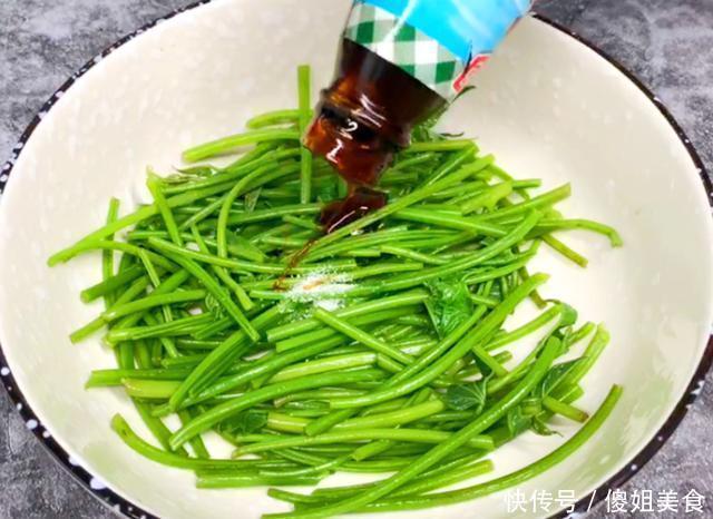 夏天这碱性蔬菜要多吃,钙是西红柿的8倍,清脆爽口,不懂可惜了