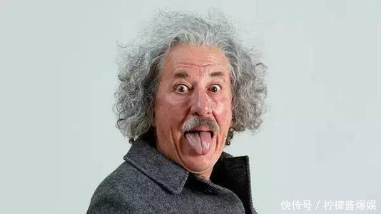 很远|这张图中趴着一个男人,一秒看出的,恭喜你,老年痴呆离你很远