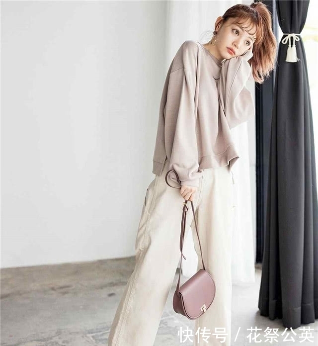 阔腿裤大势已去！今年流行的是“小白裤”，150女生穿显瘦又显高