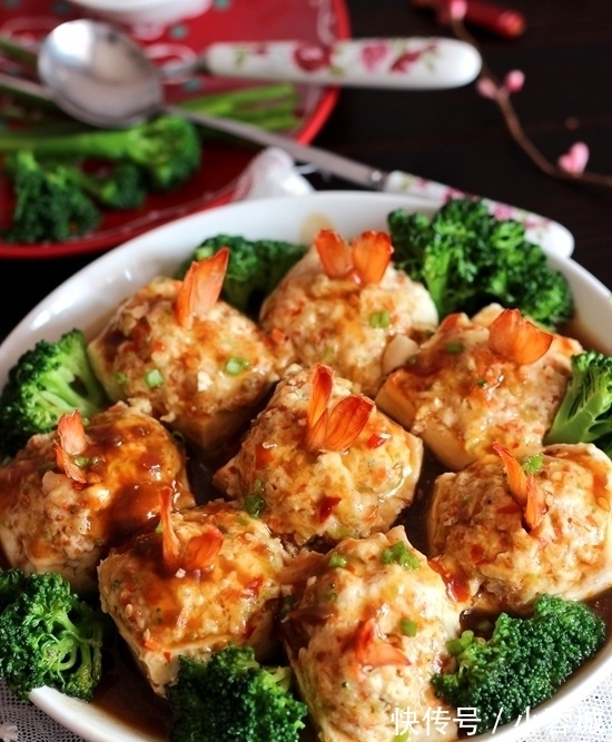 豆瓣酱|豆腐又出新做法,女儿一次吃一盘,“天然长高食谱”,预防近视!