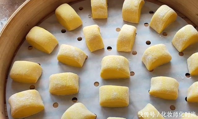 不用|半个南瓜,一碗牛奶,不用发面,奶香浓郁,松软香甜,孩子抢着吃