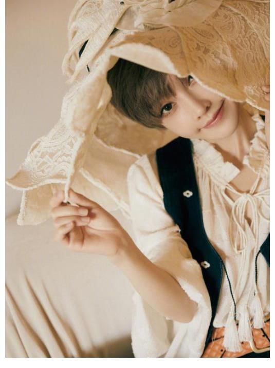 佛系少女|冯提莫银灰短发造型大变，颠覆往日甜美形象，网友：热血动漫女主