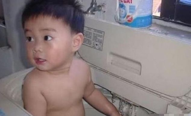 孩子|熊孩子远程操控邻居电视,熊家长不仅不管反而录像,邻居:什么鬼