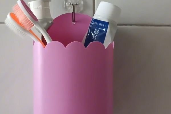 洗发水瓶变|洗发水瓶不要扔,瓶身切一刀,放在卫生间,全家人都要抢着用